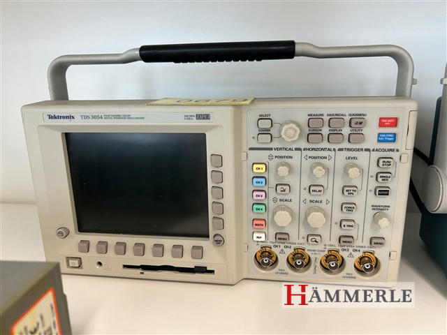 Tektronix TDS 3054 FOUR CHANNEL COLOR DIGITAL PHOSPHOR OSCILLOSCOPE